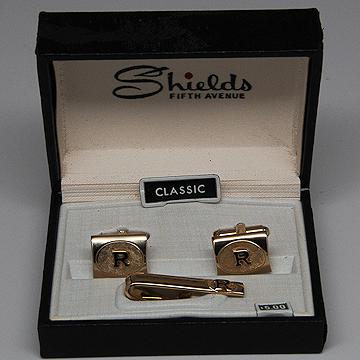 Shields Fifth Avenue Classic R Monogram Cuff Link Set